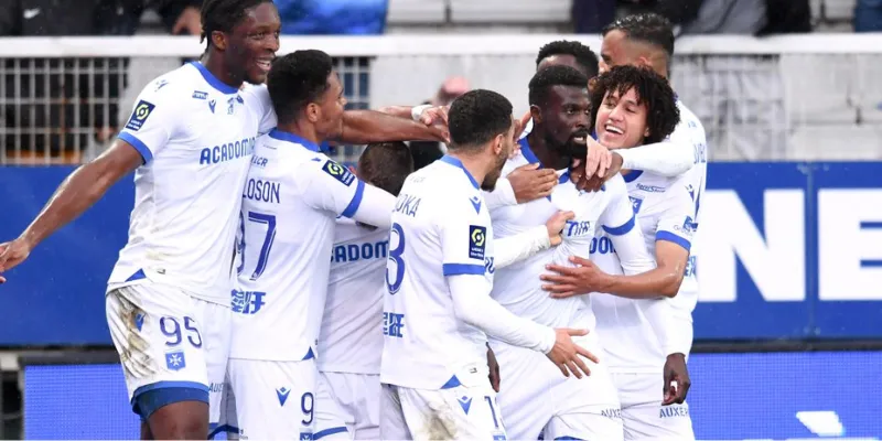 Những lối chơi mà Auxerre và Strasbourg có thể triển khai